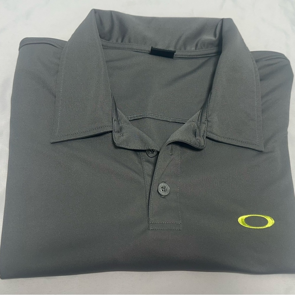 Oakley Men's Polo Shirt in Gray with Yellow Logo - Picture 11 of 11